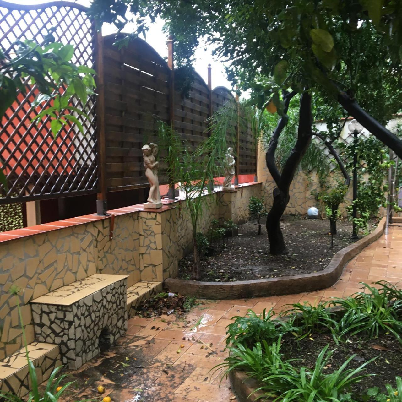 Il Giardino Di Daphne Bed & Breakfast เนเปิลส์ ภายนอก รูปภาพ