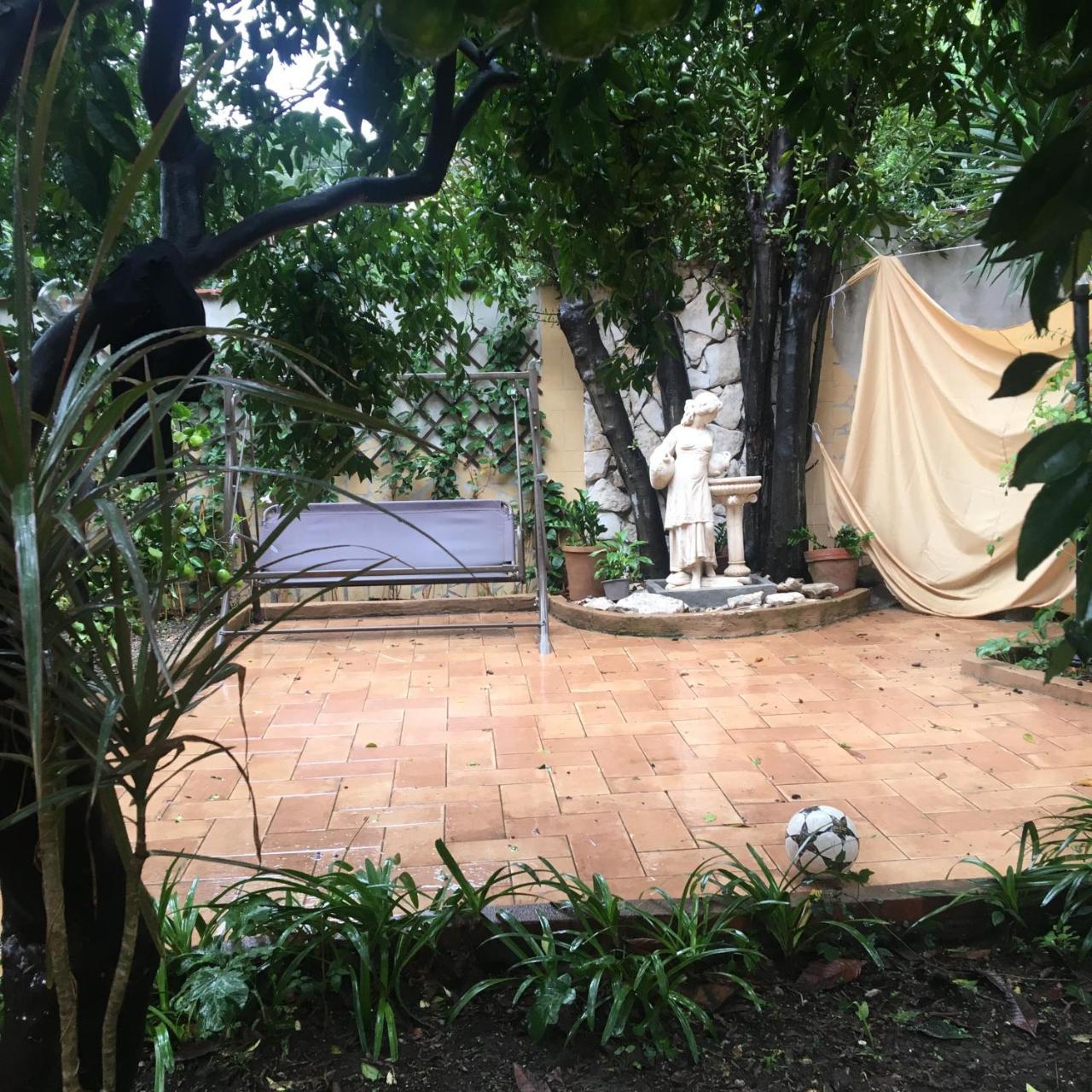 Il Giardino Di Daphne Bed & Breakfast เนเปิลส์ ภายนอก รูปภาพ