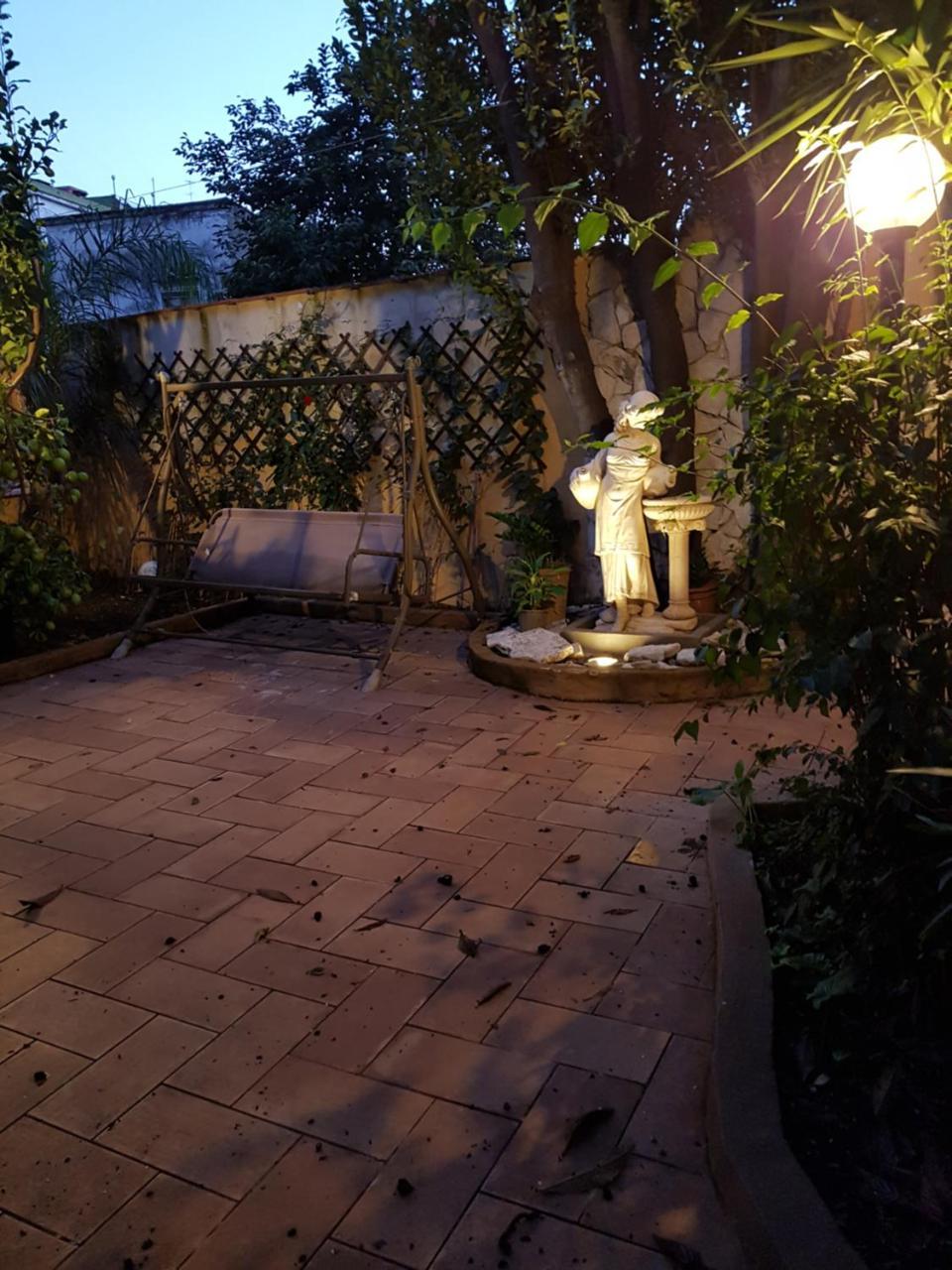 Il Giardino Di Daphne Bed & Breakfast เนเปิลส์ ภายนอก รูปภาพ