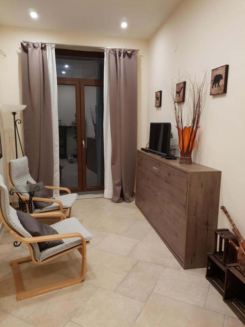 Il Giardino Di Daphne Bed & Breakfast เนเปิลส์ ภายนอก รูปภาพ