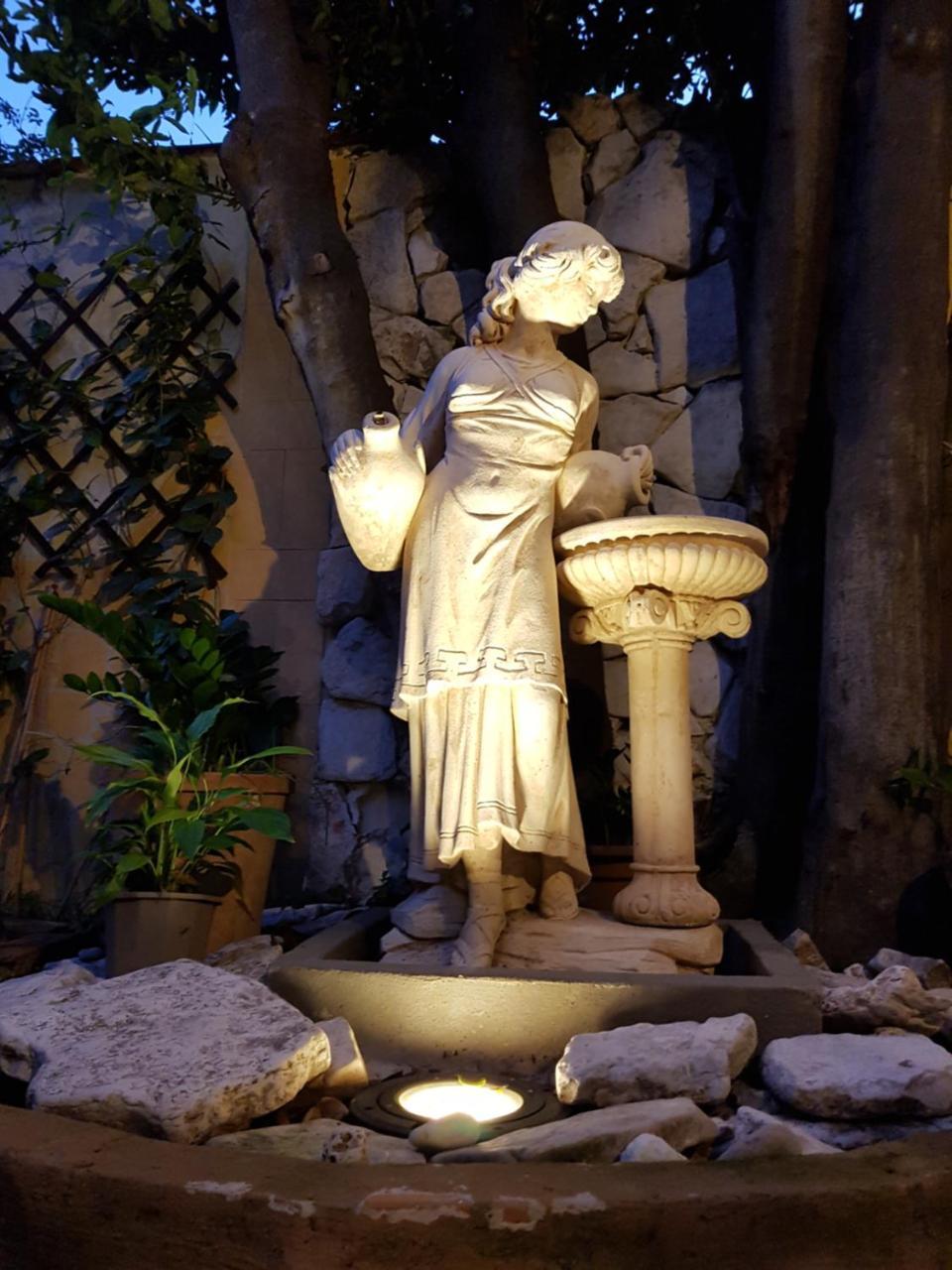 Il Giardino Di Daphne Bed & Breakfast เนเปิลส์ ภายนอก รูปภาพ