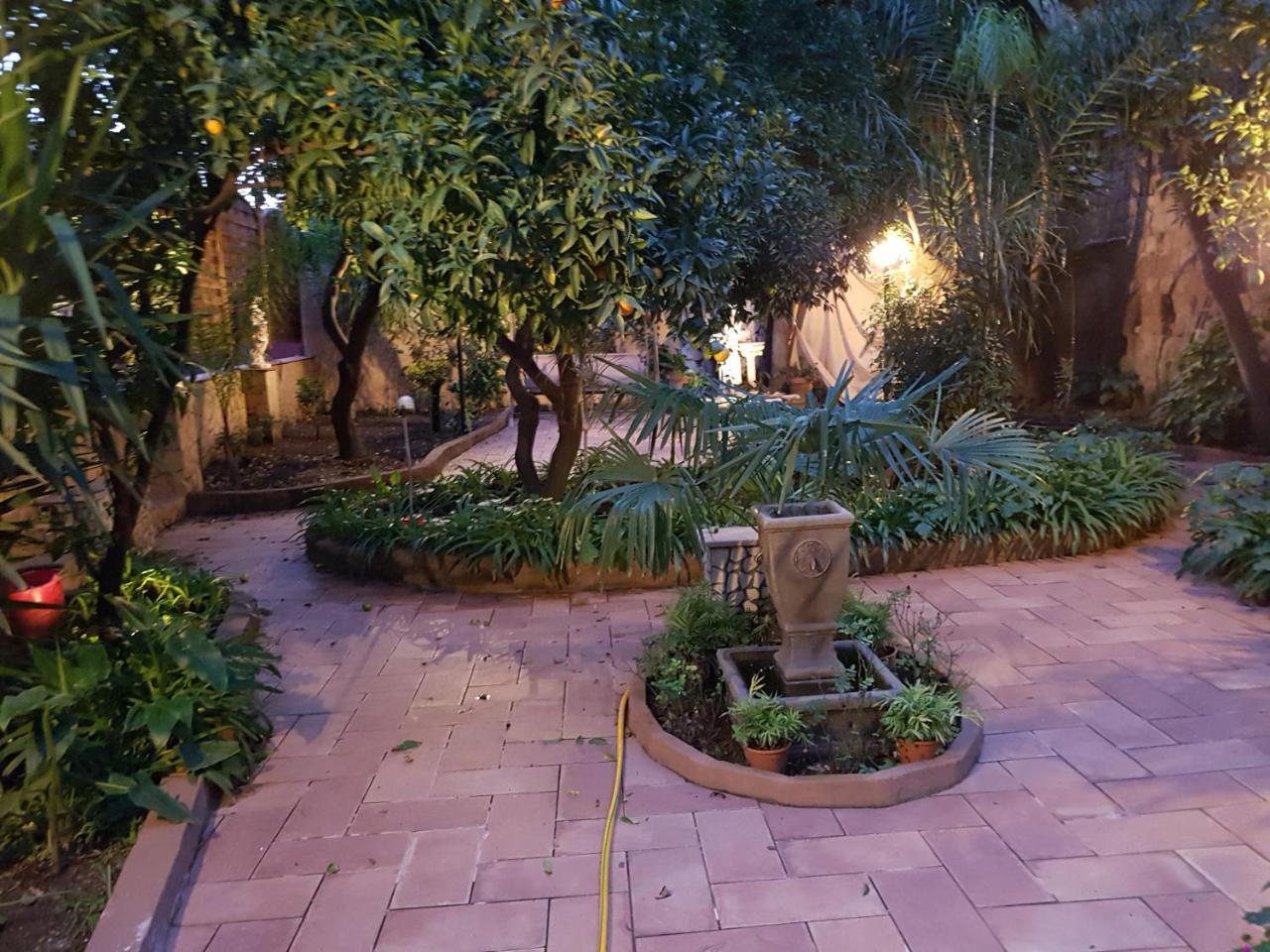 Il Giardino Di Daphne Bed & Breakfast เนเปิลส์ ภายนอก รูปภาพ